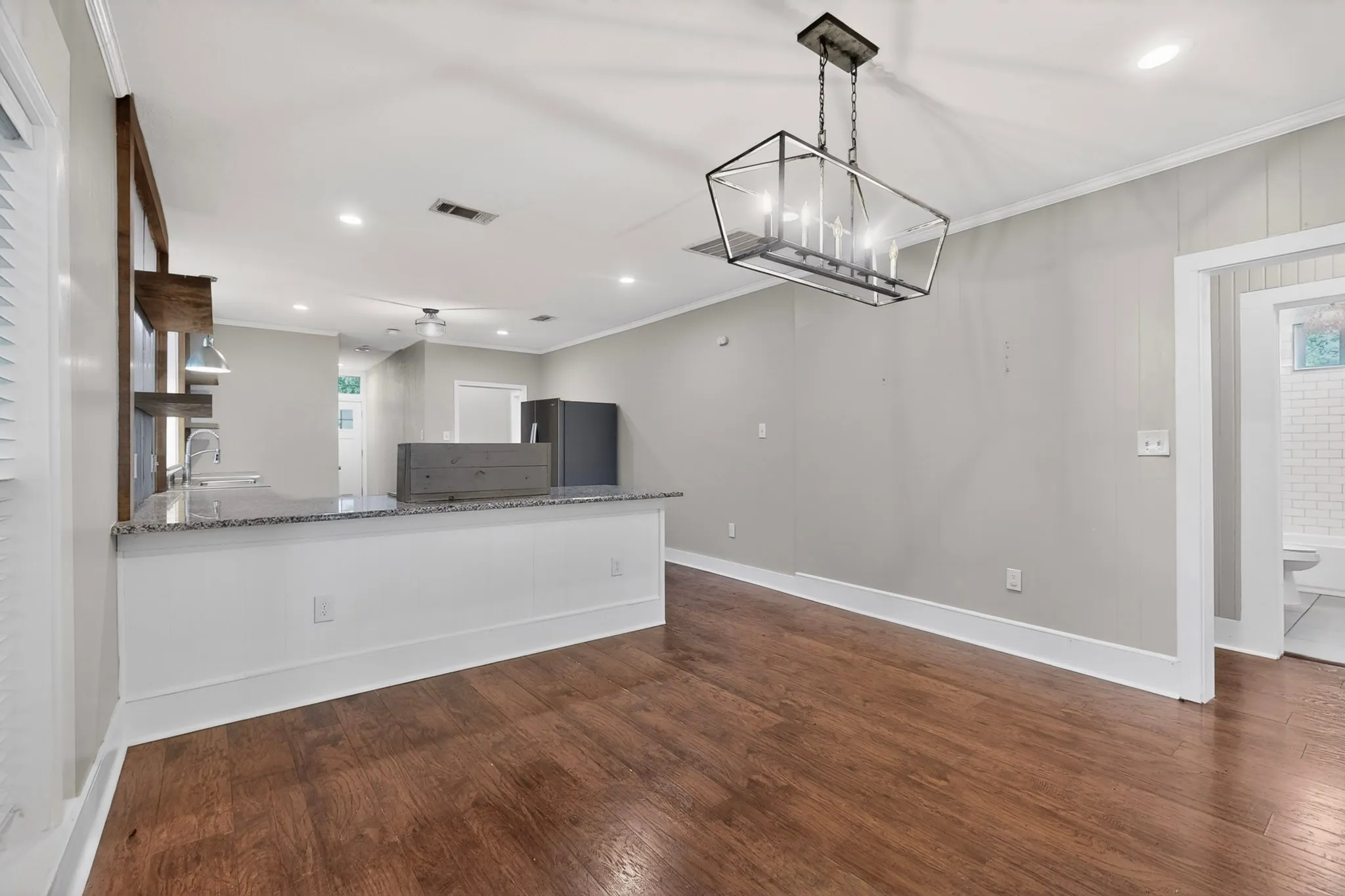 Single Family Residence For Sale in Ellis County , 206 Farley Street, Waxahachie, Texas 75165, 4 Bedroom, 3 Bathroom, 2 Garage spaces, 2,153 Sqft, built in 1940, mls#21282863, Real Estate Agent in Waxahachie, Homes For Sale in Ellis county, Homes For Sale in Waxahachie, Realtor in Waxahachie Texas, Real Estate Brokerage Independent Realty Texas, Luminita Cordes Realtor