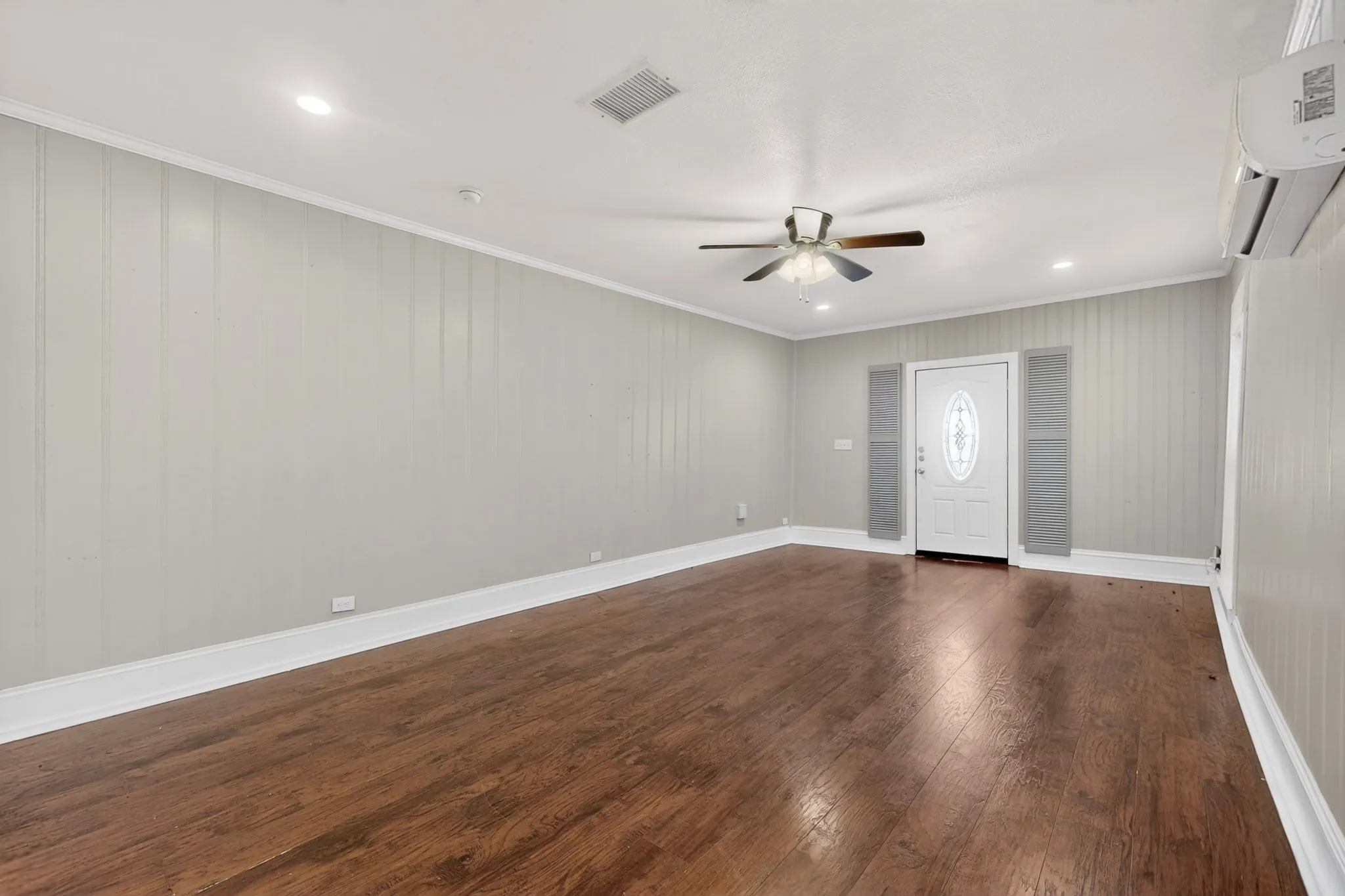Single Family Residence For Sale in Ellis County , 206 Farley Street, Waxahachie, Texas 75165, 4 Bedroom, 3 Bathroom, 2 Garage spaces, 2,153 Sqft, built in 1940, mls#21282863, Real Estate Agent in Waxahachie, Homes For Sale in Ellis county, Homes For Sale in Waxahachie, Realtor in Waxahachie Texas, Real Estate Brokerage Independent Realty Texas, Luminita Cordes Realtor
