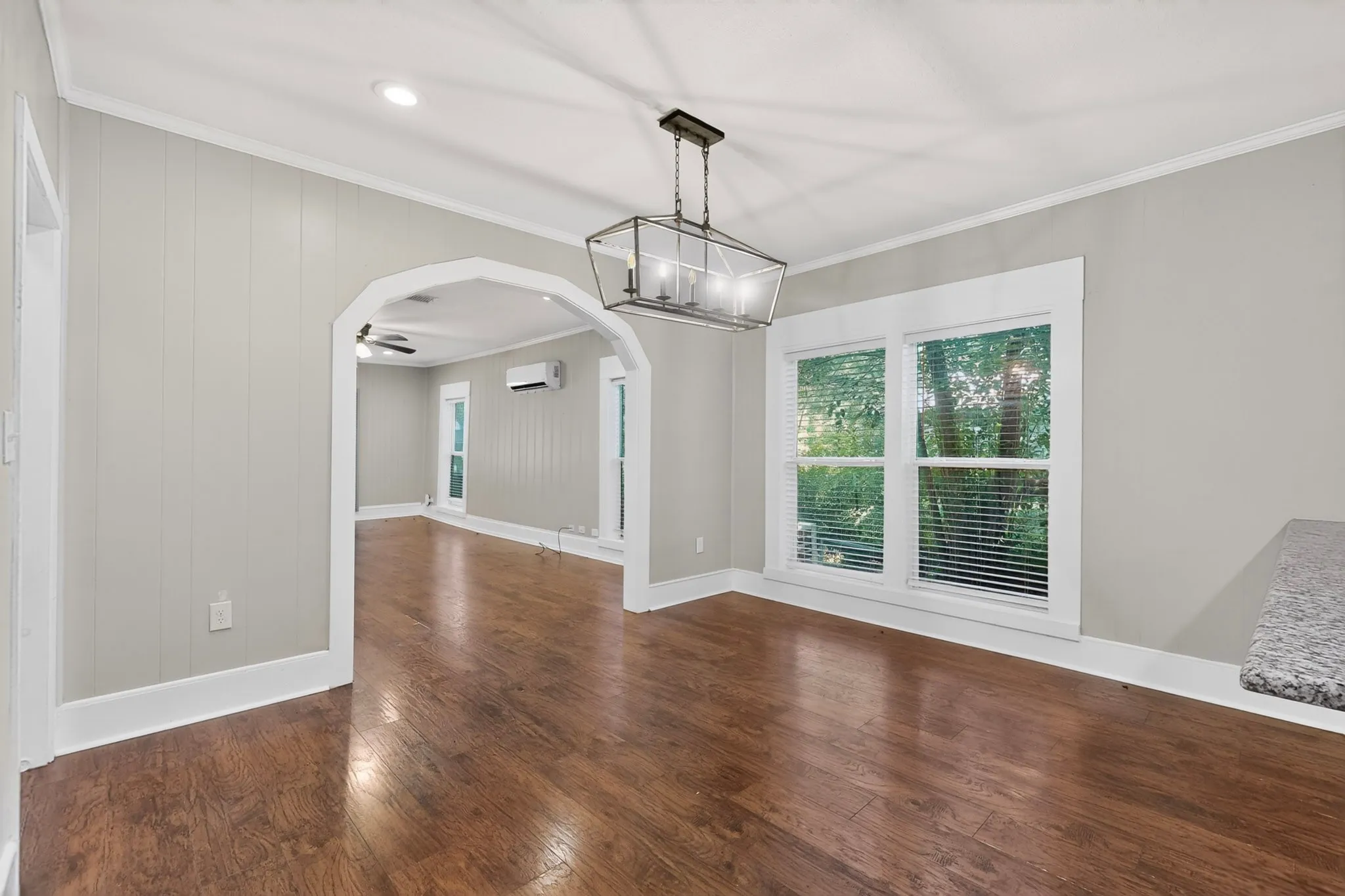 Single Family Residence For Sale in Ellis County , 206 Farley Street, Waxahachie, Texas 75165, 4 Bedroom, 3 Bathroom, 2 Garage spaces, 2,153 Sqft, built in 1940, mls#21282863, Real Estate Agent in Waxahachie, Homes For Sale in Ellis county, Homes For Sale in Waxahachie, Realtor in Waxahachie Texas, Real Estate Brokerage Independent Realty Texas, Luminita Cordes Realtor