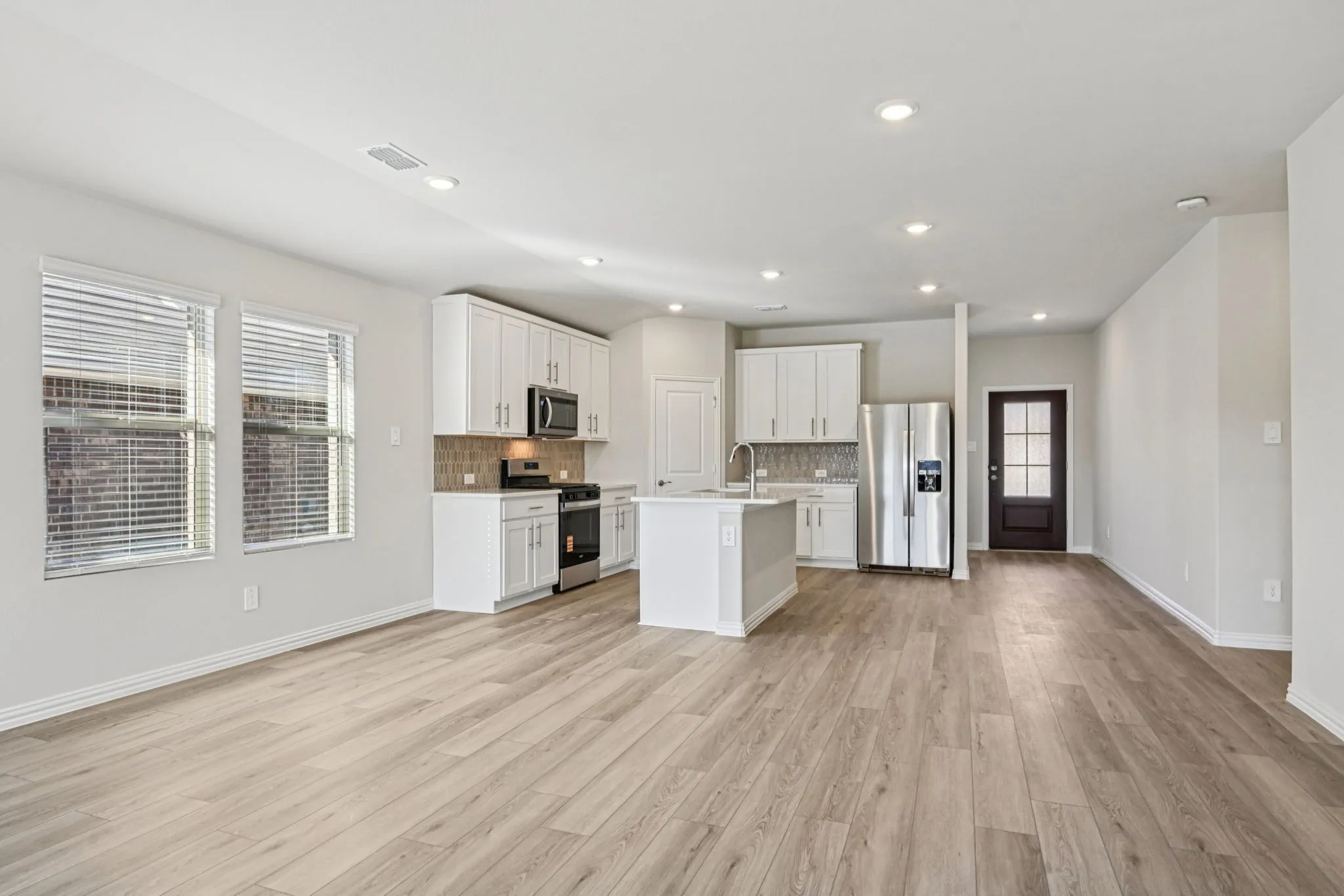  Photo is not of the actual home, but is an inspirational photo of builder’s model home and may depict options, furnishings, and/or decorator features that are not included.
