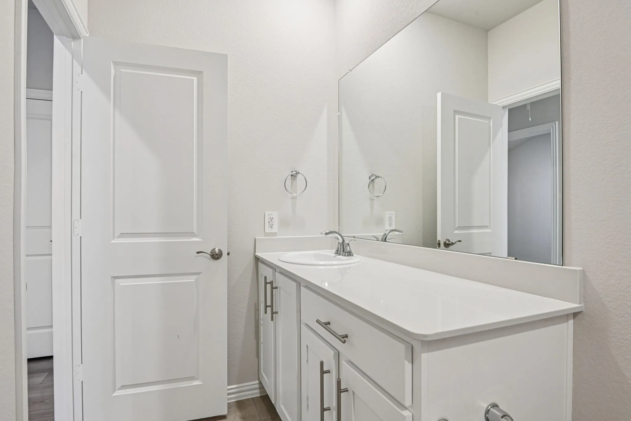  Photo is not of the actual home, but is an inspirational photo of builder’s model home and may depict options, furnishings, and/or decorator features that are not included.
