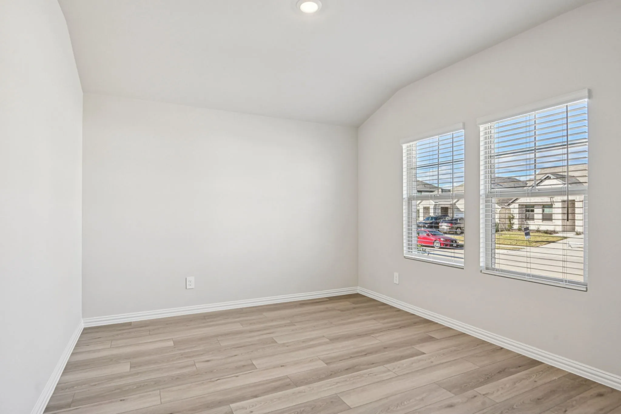  Photo is not of the actual home, but is an inspirational photo of builder’s model home and may depict options, furnishings, and/or decorator features that are not included.
