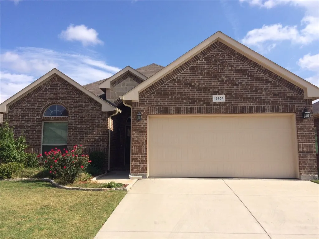 Single Family Residence For Rent in Tarrant County , 13104 Palancar Drive, Fort Worth, Texas 76244, 4 Bedroom, 3 Bathroom, 2 Garage spaces, 2,664 Sqft, built in 2014, mls#21282892, Real Estate Agent in Fort Worth, Homes For Rent in Tarrant county, Homes For Rent in Fort Worth, Realtor in Fort Worth Texas, Real Estate Brokerage Independent Realty Texas, Luminita Cordes Realtor