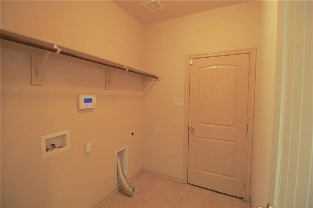 Single Family Residence For Rent in Tarrant County , 13104 Palancar Drive, Fort Worth, Texas 76244, 4 Bedroom, 3 Bathroom, 2 Garage spaces, 2,664 Sqft, built in 2014, mls#21282892, Real Estate Agent in Fort Worth, Homes For Rent in Tarrant county, Homes For Rent in Fort Worth, Realtor in Fort Worth Texas, Real Estate Brokerage Independent Realty Texas, Luminita Cordes Realtor