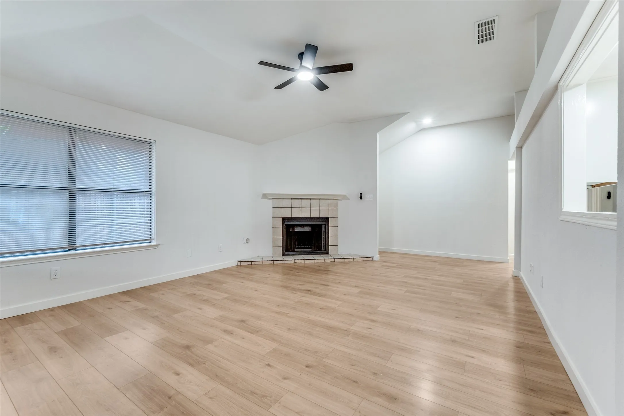 Single Family Residence For Sale in Dallas County , 10316 Ridge Oak Street, Dallas, Texas 75227, 2 Bedrooms, 2 Bathrooms, 1 Garage spaces, 1,143 Sqft, built in 1985, Price $175,000, mls#21282894, Real Estate Agent in Dallas, Homes For Sale in Dallas county, Homes For Sale in Dallas, Realtor in Dallas Texas, Real Estate Brokerage Independent Realty Texas, Luminita Cordes Realtor