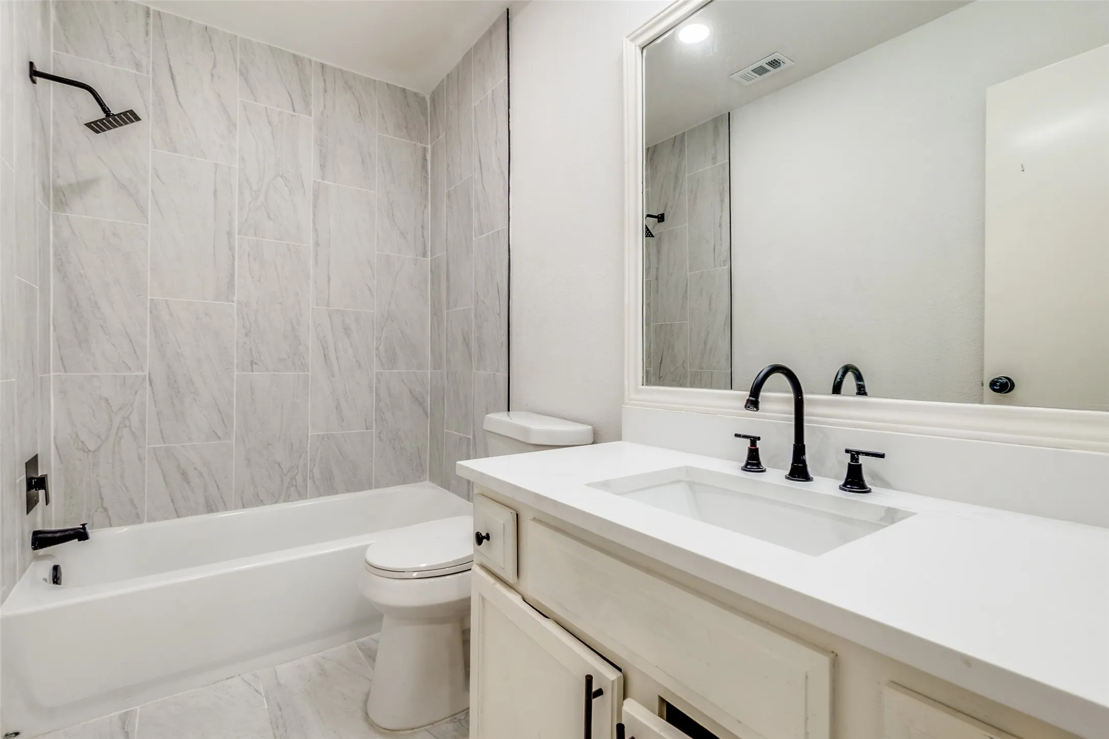 Single Family Residence For Sale in Dallas County , 10316 Ridge Oak Street, Dallas, Texas 75227, 2 Bedrooms, 2 Bathrooms, 1 Garage spaces, 1,143 Sqft, built in 1985, Price $175,000, mls#21282894, Real Estate Agent in Dallas, Homes For Sale in Dallas county, Homes For Sale in Dallas, Realtor in Dallas Texas, Real Estate Brokerage Independent Realty Texas, Luminita Cordes Realtor