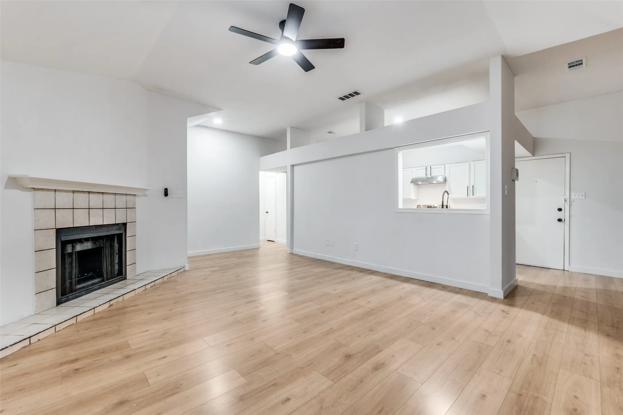 Single Family Residence For Sale in Dallas County , 10316 Ridge Oak Street, Dallas, Texas 75227, 2 Bedrooms, 2 Bathrooms, 1 Garage spaces, 1,143 Sqft, built in 1985, Price $175,000, mls#21282894, Real Estate Agent in Dallas, Homes For Sale in Dallas county, Homes For Sale in Dallas, Realtor in Dallas Texas, Real Estate Brokerage Independent Realty Texas, Luminita Cordes Realtor