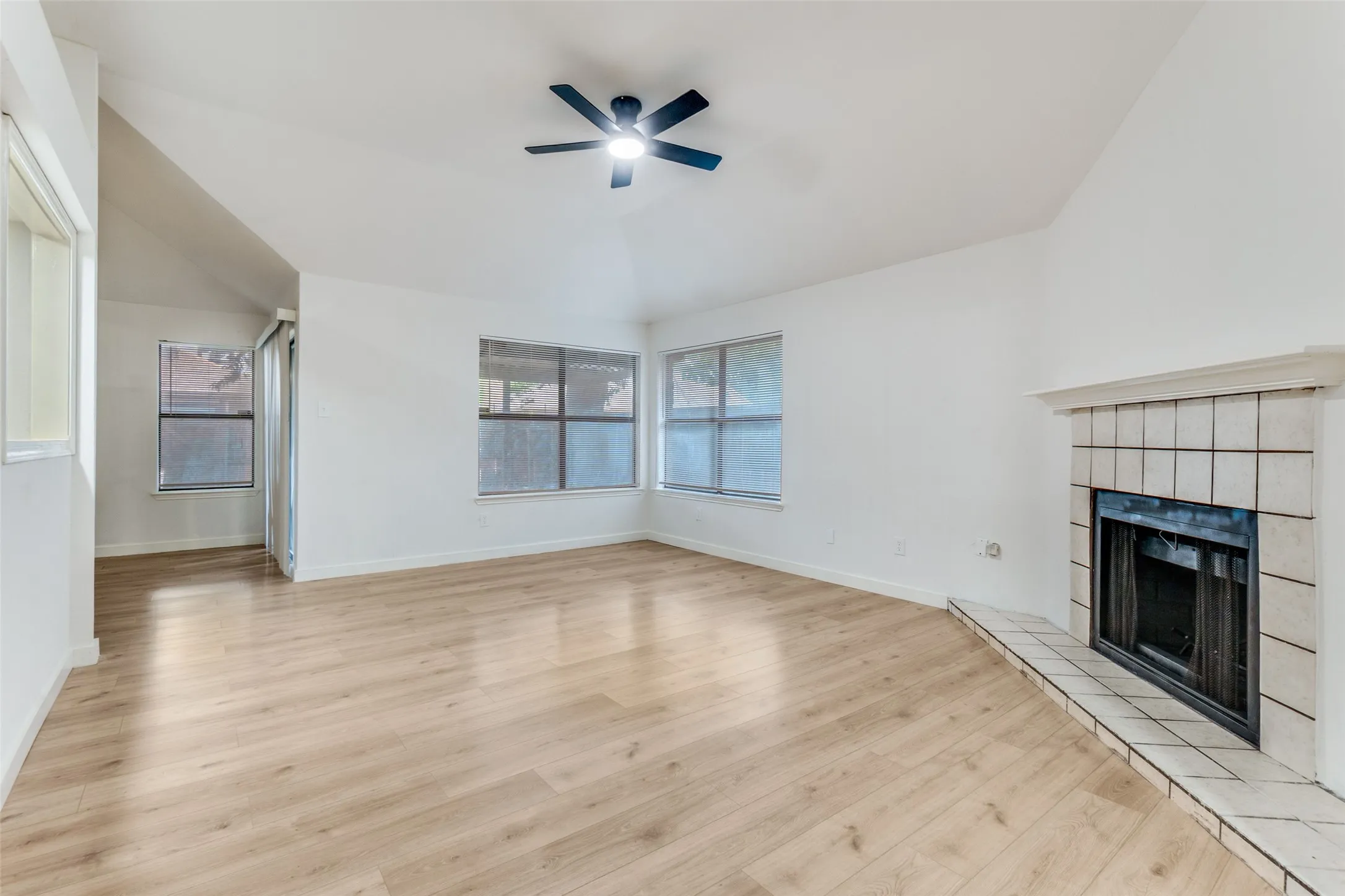Single Family Residence For Sale in Dallas County , 10316 Ridge Oak Street, Dallas, Texas 75227, 2 Bedrooms, 2 Bathrooms, 1 Garage spaces, 1,143 Sqft, built in 1985, Price $175,000, mls#21282894, Real Estate Agent in Dallas, Homes For Sale in Dallas county, Homes For Sale in Dallas, Realtor in Dallas Texas, Real Estate Brokerage Independent Realty Texas, Luminita Cordes Realtor