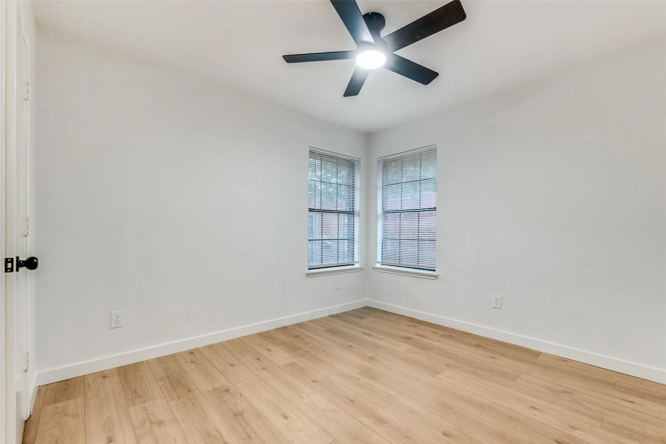 Single Family Residence For Sale in Dallas County , 10316 Ridge Oak Street, Dallas, Texas 75227, 2 Bedrooms, 2 Bathrooms, 1 Garage spaces, 1,143 Sqft, built in 1985, Price $175,000, mls#21282894, Real Estate Agent in Dallas, Homes For Sale in Dallas county, Homes For Sale in Dallas, Realtor in Dallas Texas, Real Estate Brokerage Independent Realty Texas, Luminita Cordes Realtor