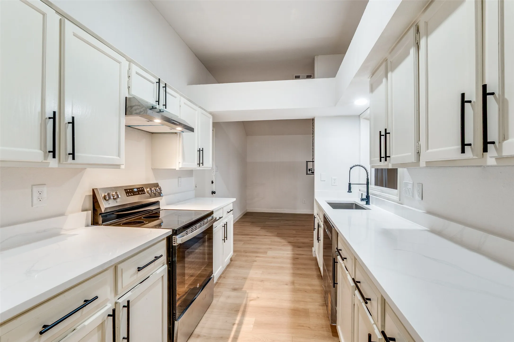 Single Family Residence For Sale in Dallas County , 10316 Ridge Oak Street, Dallas, Texas 75227, 2 Bedrooms, 2 Bathrooms, 1 Garage spaces, 1,143 Sqft, built in 1985, Price $175,000, mls#21282894, Real Estate Agent in Dallas, Homes For Sale in Dallas county, Homes For Sale in Dallas, Realtor in Dallas Texas, Real Estate Brokerage Independent Realty Texas, Luminita Cordes Realtor