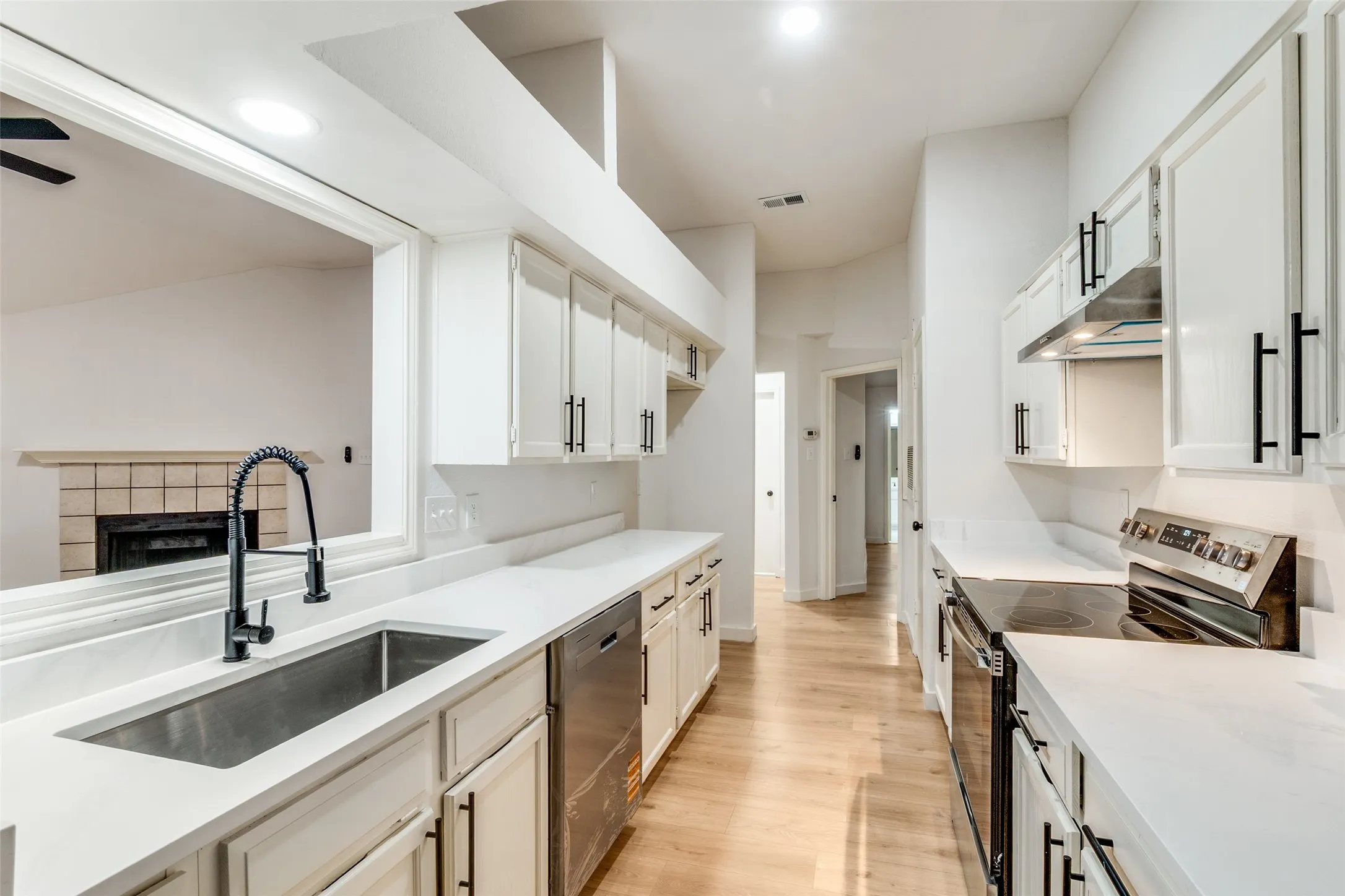 Single Family Residence For Sale in Dallas County , 10316 Ridge Oak Street, Dallas, Texas 75227, 2 Bedrooms, 2 Bathrooms, 1 Garage spaces, 1,143 Sqft, built in 1985, Price $175,000, mls#21282894, Real Estate Agent in Dallas, Homes For Sale in Dallas county, Homes For Sale in Dallas, Realtor in Dallas Texas, Real Estate Brokerage Independent Realty Texas, Luminita Cordes Realtor