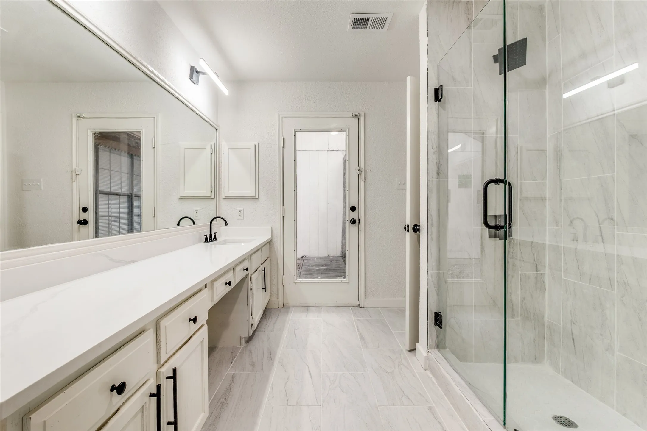 Single Family Residence For Sale in Dallas County , 10316 Ridge Oak Street, Dallas, Texas 75227, 2 Bedrooms, 2 Bathrooms, 1 Garage spaces, 1,143 Sqft, built in 1985, Price $175,000, mls#21282894, Real Estate Agent in Dallas, Homes For Sale in Dallas county, Homes For Sale in Dallas, Realtor in Dallas Texas, Real Estate Brokerage Independent Realty Texas, Luminita Cordes Realtor