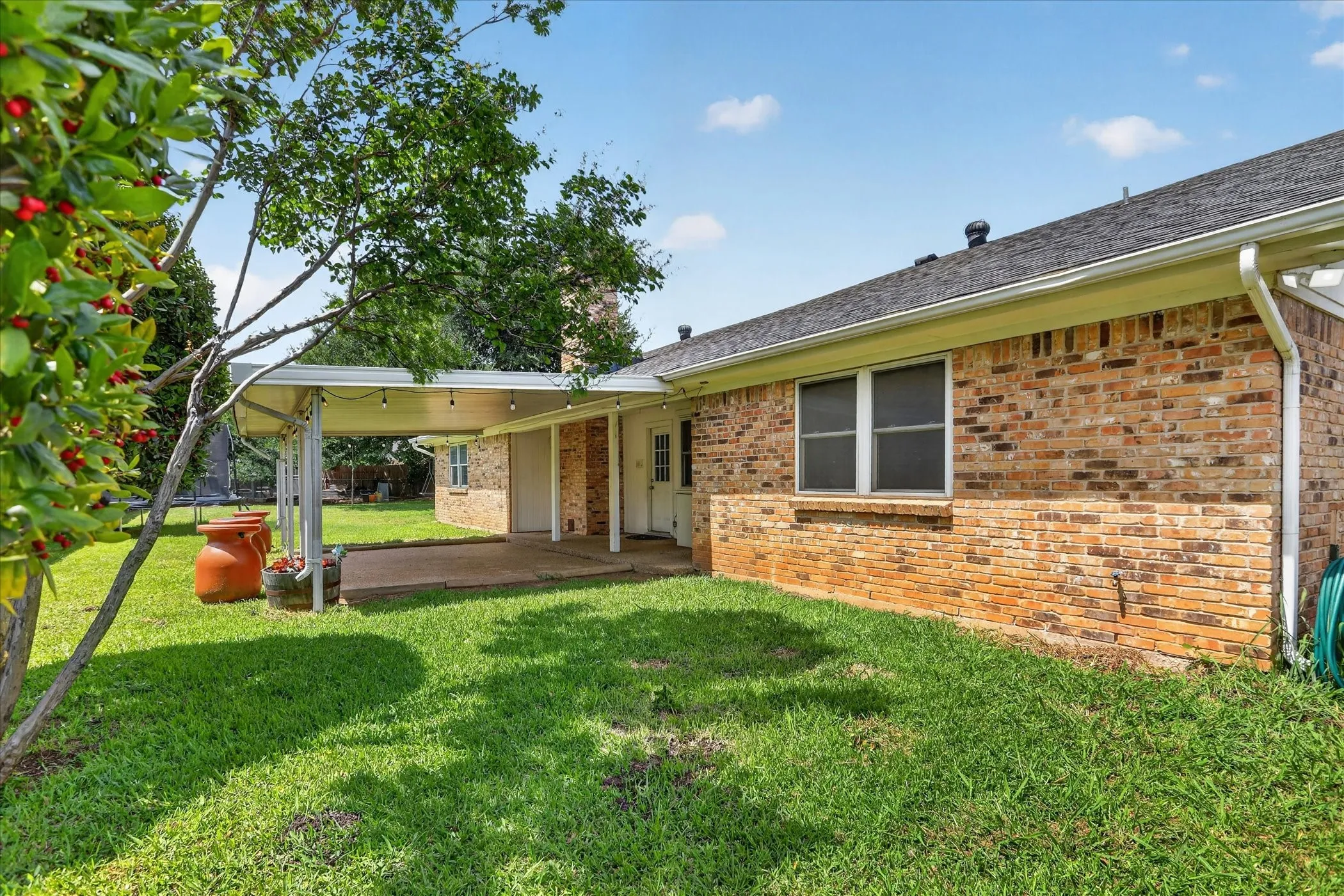 Single Family Residence For Sale in Tarrant County , 4301 Jester Court, North Richland Hills, Texas 76180, 4 Bedroom, 2 Bathroom, 2 Garage spaces, 2,018 Sqft, built in 1975, mls#21282855, Real Estate Agent in North Richland Hills, Homes For Sale in Tarrant county, Homes For Sale in North Richland Hills, Realtor in North Richland Hills Texas, Real Estate Brokerage Independent Realty Texas, Luminita Cordes Realtor