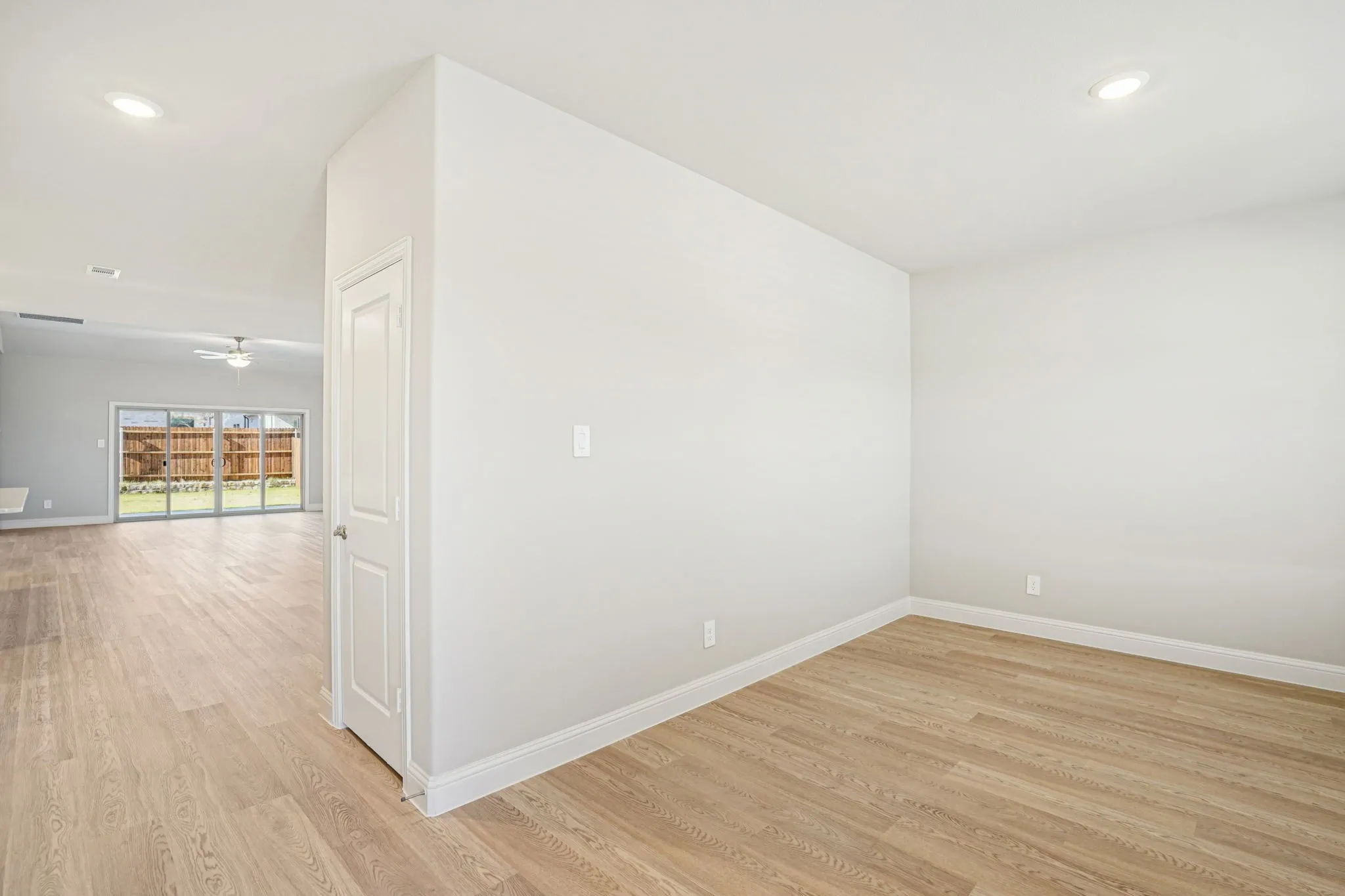 Photo is not of the actual home, but is an inspirational photo of builder’s model home and may depict options, furnishings, and/or decorator features that are not included.

