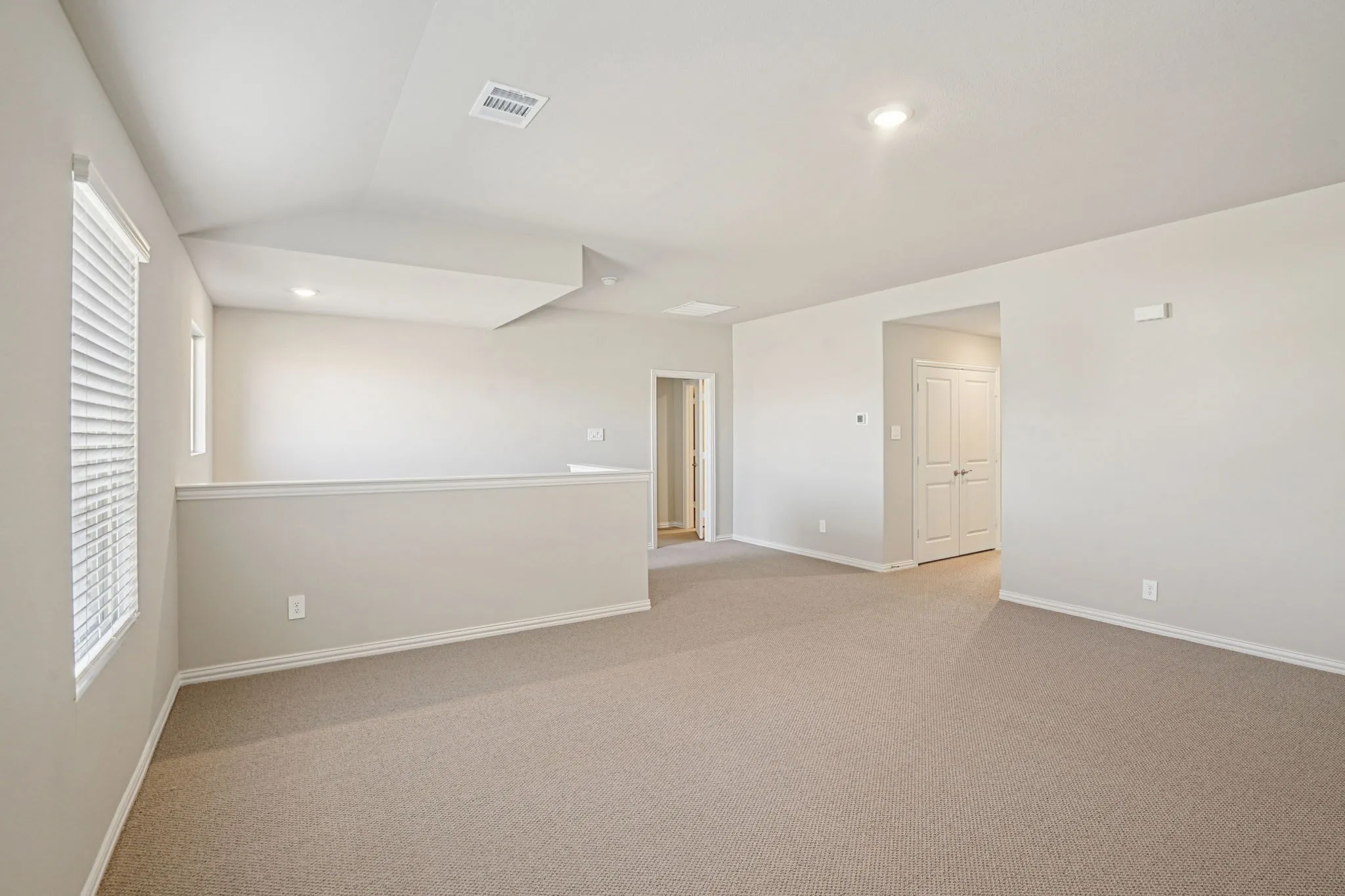  Photo is not of the actual home, but is an inspirational photo of builder’s model home and may depict options, furnishings, and/or decorator features that are not included.
