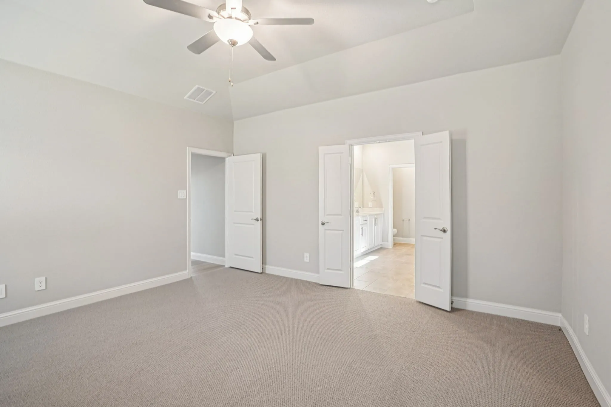  Photo is not of the actual home, but is an inspirational photo of builder’s model home and may depict options, furnishings, and/or decorator features that are not included.
