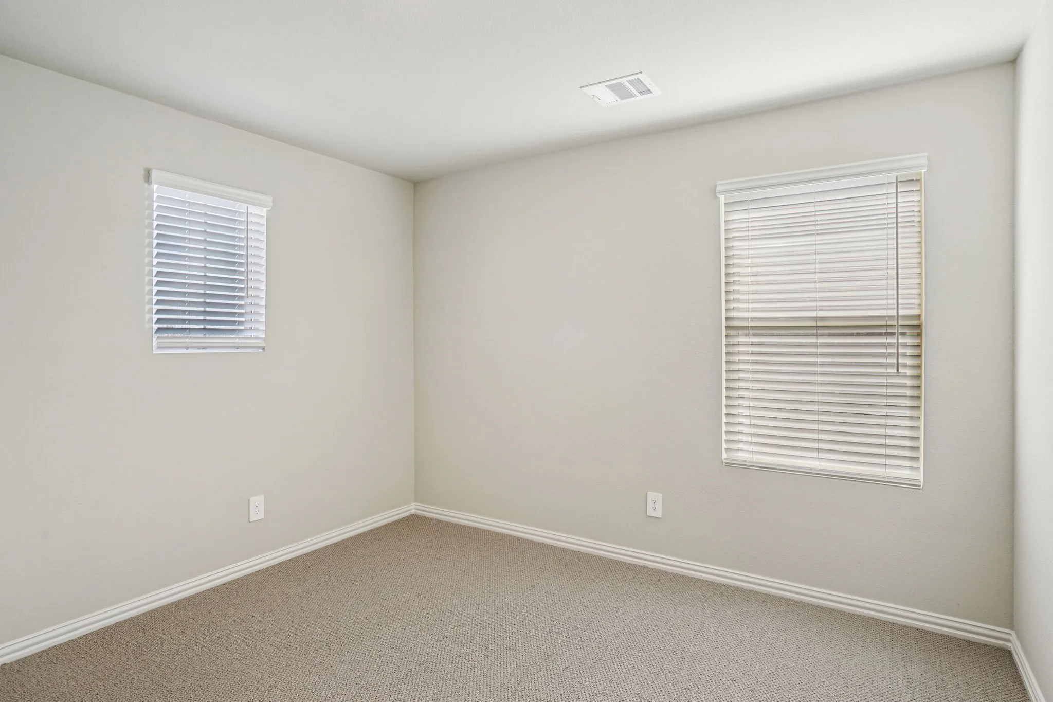  Photo is not of the actual home, but is an inspirational photo of builder’s model home and may depict options, furnishings, and/or decorator features that are not included.
