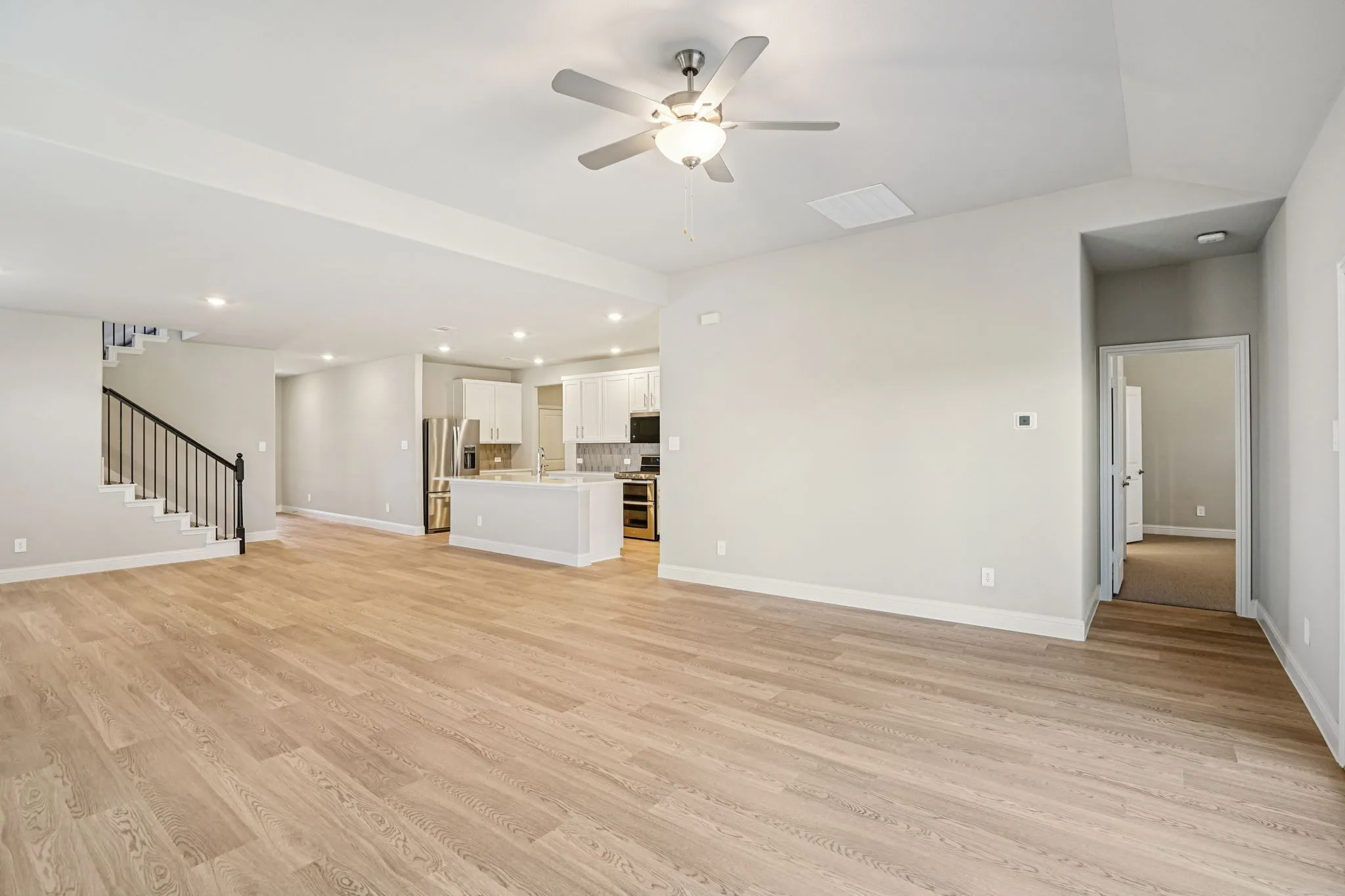  Photo is not of the actual home, but is an inspirational photo of builder’s model home and may depict options, furnishings, and/or decorator features that are not included.
