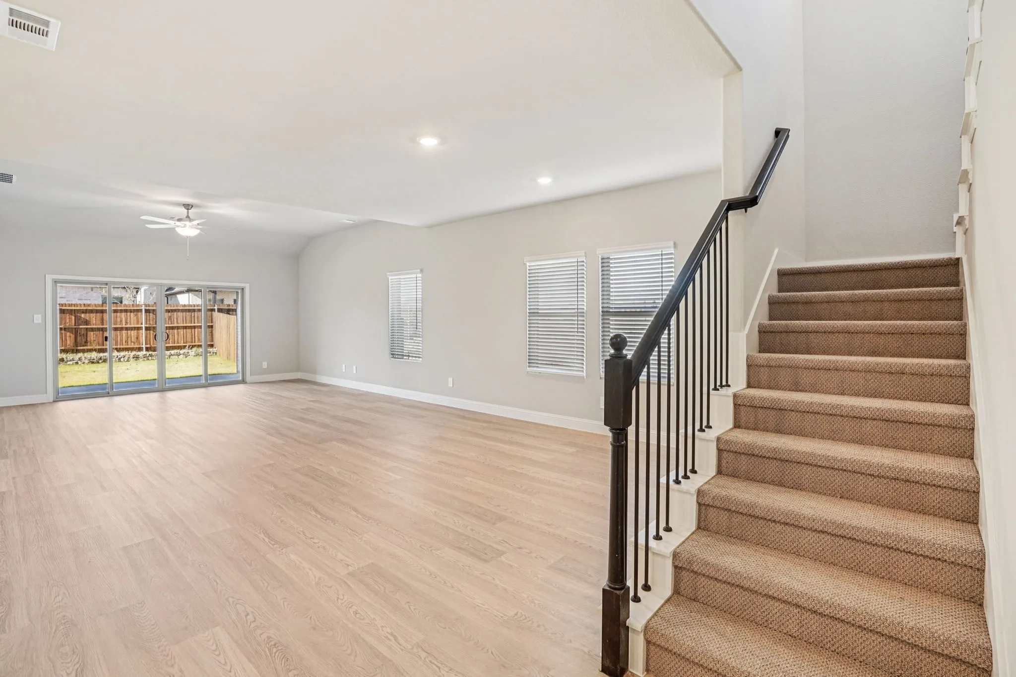  Photo is not of the actual home, but is an inspirational photo of builder’s model home and may depict options, furnishings, and/or decorator features that are not included.
