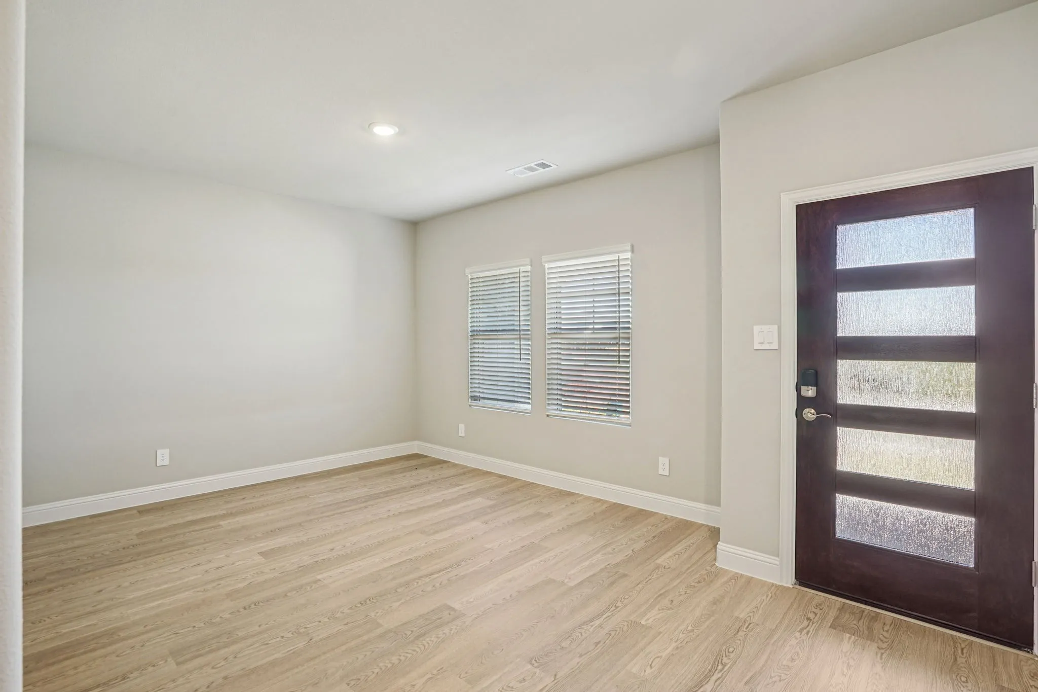  Photo is not of the actual home, but is an inspirational photo of builder’s model home and may depict options, furnishings, and/or decorator features that are not included.
