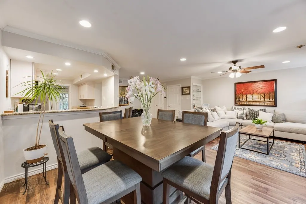 Townhouse For Sale in Dallas County , 9412 Timberleaf Drive, Dallas, Texas 75243, 3 Bedroom, 3 Bathroom, 1 Garage spaces, 2,004 Sqft, built in 1971, Price $325,000, mls#21282901, Real Estate Agent in Dallas, Homes For Sale in Dallas county, Homes For Sale in Dallas, Realtor in Dallas Texas, Real Estate Brokerage Independent Realty Texas, Luminita Cordes Realtor