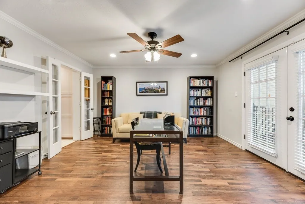 Townhouse For Sale in Dallas County , 9412 Timberleaf Drive, Dallas, Texas 75243, 3 Bedroom, 3 Bathroom, 1 Garage spaces, 2,004 Sqft, built in 1971, Price $325,000, mls#21282901, Real Estate Agent in Dallas, Homes For Sale in Dallas county, Homes For Sale in Dallas, Realtor in Dallas Texas, Real Estate Brokerage Independent Realty Texas, Luminita Cordes Realtor