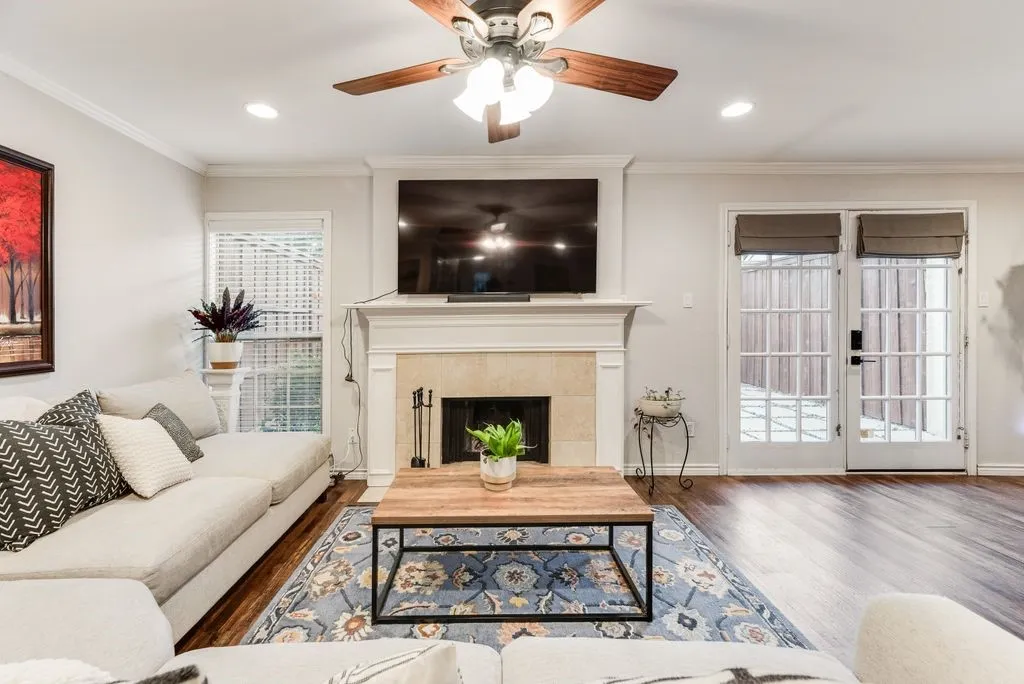 Townhouse For Sale in Dallas County , 9412 Timberleaf Drive, Dallas, Texas 75243, 3 Bedroom, 3 Bathroom, 1 Garage spaces, 2,004 Sqft, built in 1971, Price $325,000, mls#21282901, Real Estate Agent in Dallas, Homes For Sale in Dallas county, Homes For Sale in Dallas, Realtor in Dallas Texas, Real Estate Brokerage Independent Realty Texas, Luminita Cordes Realtor