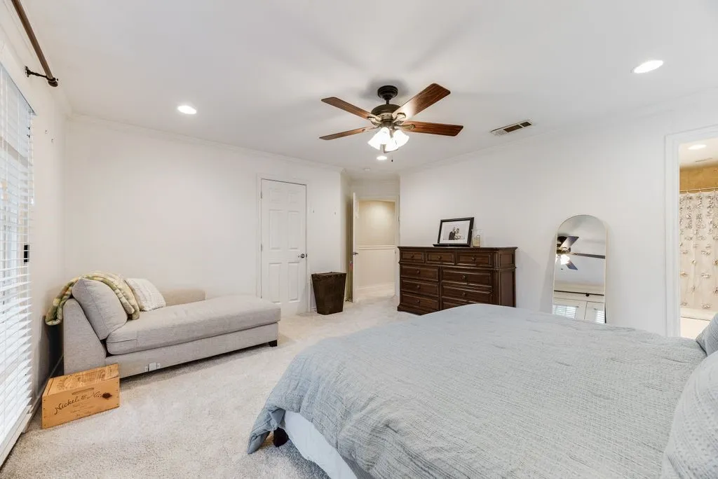 Townhouse For Sale in Dallas County , 9412 Timberleaf Drive, Dallas, Texas 75243, 3 Bedroom, 3 Bathroom, 1 Garage spaces, 2,004 Sqft, built in 1971, Price $325,000, mls#21282901, Real Estate Agent in Dallas, Homes For Sale in Dallas county, Homes For Sale in Dallas, Realtor in Dallas Texas, Real Estate Brokerage Independent Realty Texas, Luminita Cordes Realtor