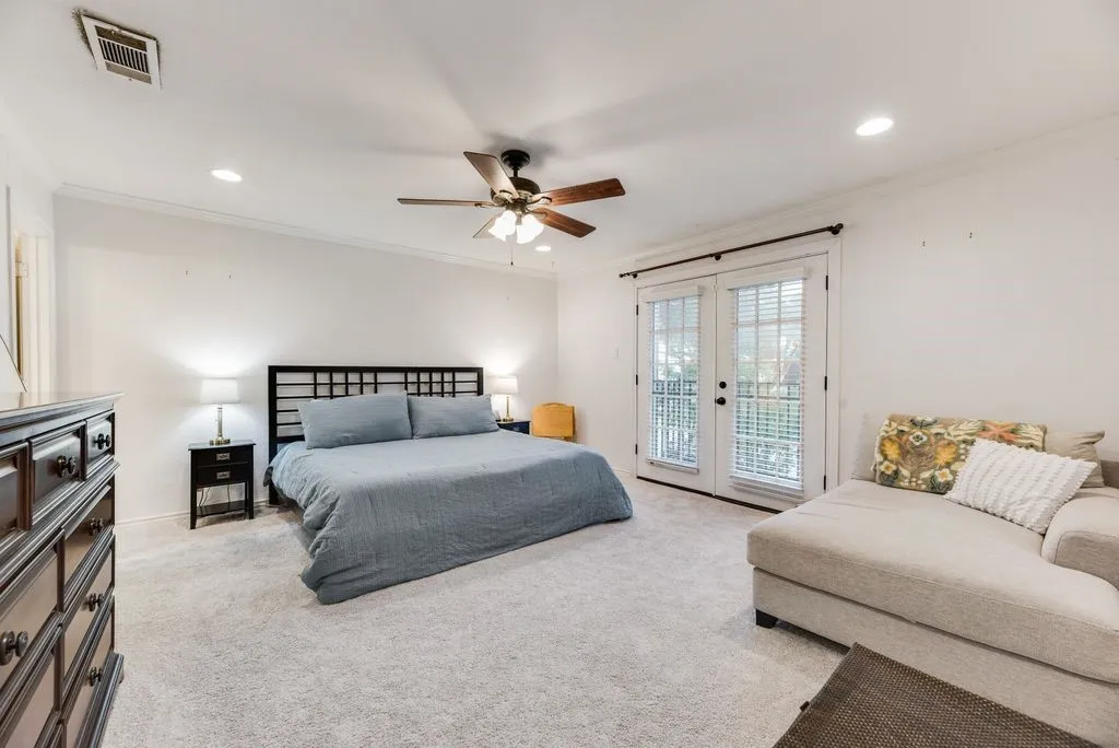 Townhouse For Sale in Dallas County , 9412 Timberleaf Drive, Dallas, Texas 75243, 3 Bedroom, 3 Bathroom, 1 Garage spaces, 2,004 Sqft, built in 1971, Price $325,000, mls#21282901, Real Estate Agent in Dallas, Homes For Sale in Dallas county, Homes For Sale in Dallas, Realtor in Dallas Texas, Real Estate Brokerage Independent Realty Texas, Luminita Cordes Realtor