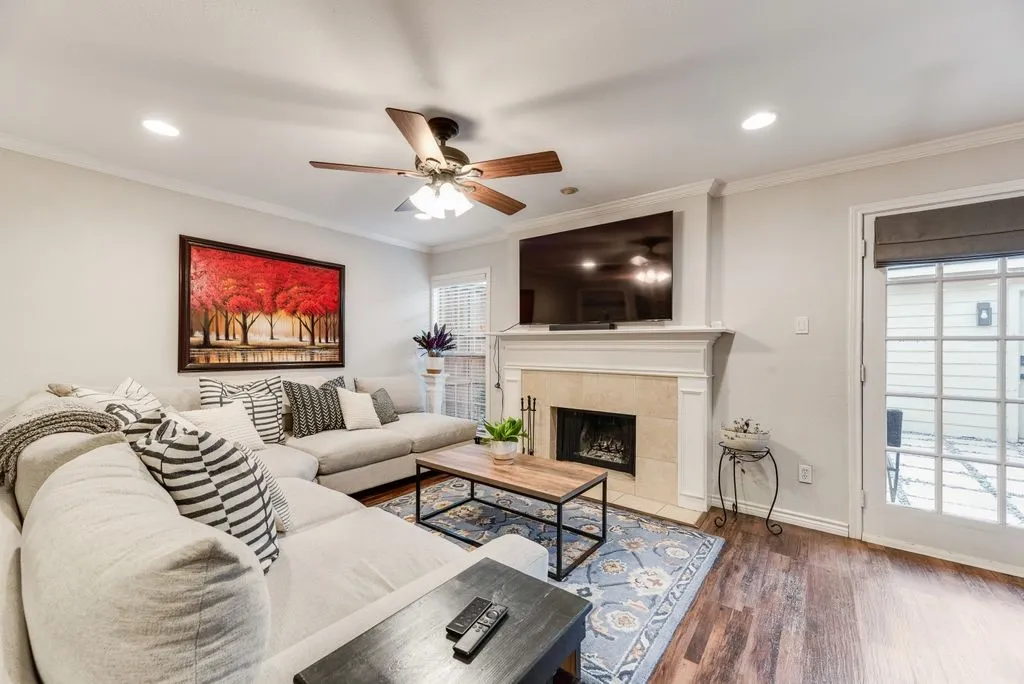 Townhouse For Sale in Dallas County , 9412 Timberleaf Drive, Dallas, Texas 75243, 3 Bedroom, 3 Bathroom, 1 Garage spaces, 2,004 Sqft, built in 1971, Price $325,000, mls#21282901, Real Estate Agent in Dallas, Homes For Sale in Dallas county, Homes For Sale in Dallas, Realtor in Dallas Texas, Real Estate Brokerage Independent Realty Texas, Luminita Cordes Realtor