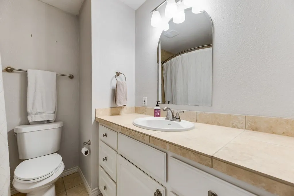 Townhouse For Sale in Dallas County , 9412 Timberleaf Drive, Dallas, Texas 75243, 3 Bedroom, 3 Bathroom, 1 Garage spaces, 2,004 Sqft, built in 1971, Price $325,000, mls#21282901, Real Estate Agent in Dallas, Homes For Sale in Dallas county, Homes For Sale in Dallas, Realtor in Dallas Texas, Real Estate Brokerage Independent Realty Texas, Luminita Cordes Realtor