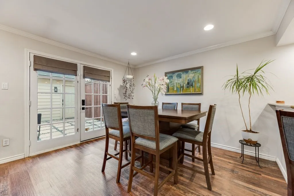 Townhouse For Sale in Dallas County , 9412 Timberleaf Drive, Dallas, Texas 75243, 3 Bedroom, 3 Bathroom, 1 Garage spaces, 2,004 Sqft, built in 1971, Price $325,000, mls#21282901, Real Estate Agent in Dallas, Homes For Sale in Dallas county, Homes For Sale in Dallas, Realtor in Dallas Texas, Real Estate Brokerage Independent Realty Texas, Luminita Cordes Realtor