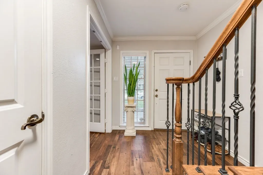 Townhouse For Sale in Dallas County , 9412 Timberleaf Drive, Dallas, Texas 75243, 3 Bedroom, 3 Bathroom, 1 Garage spaces, 2,004 Sqft, built in 1971, Price $325,000, mls#21282901, Real Estate Agent in Dallas, Homes For Sale in Dallas county, Homes For Sale in Dallas, Realtor in Dallas Texas, Real Estate Brokerage Independent Realty Texas, Luminita Cordes Realtor