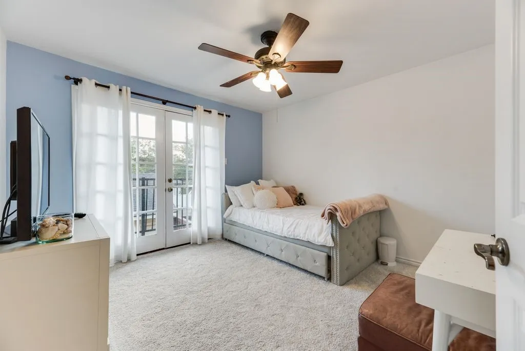 Townhouse For Sale in Dallas County , 9412 Timberleaf Drive, Dallas, Texas 75243, 3 Bedroom, 3 Bathroom, 1 Garage spaces, 2,004 Sqft, built in 1971, Price $325,000, mls#21282901, Real Estate Agent in Dallas, Homes For Sale in Dallas county, Homes For Sale in Dallas, Realtor in Dallas Texas, Real Estate Brokerage Independent Realty Texas, Luminita Cordes Realtor
