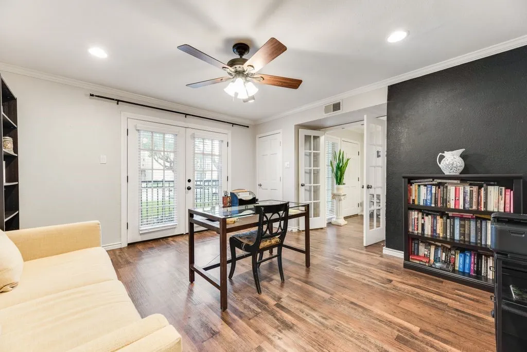 Townhouse For Sale in Dallas County , 9412 Timberleaf Drive, Dallas, Texas 75243, 3 Bedroom, 3 Bathroom, 1 Garage spaces, 2,004 Sqft, built in 1971, Price $325,000, mls#21282901, Real Estate Agent in Dallas, Homes For Sale in Dallas county, Homes For Sale in Dallas, Realtor in Dallas Texas, Real Estate Brokerage Independent Realty Texas, Luminita Cordes Realtor