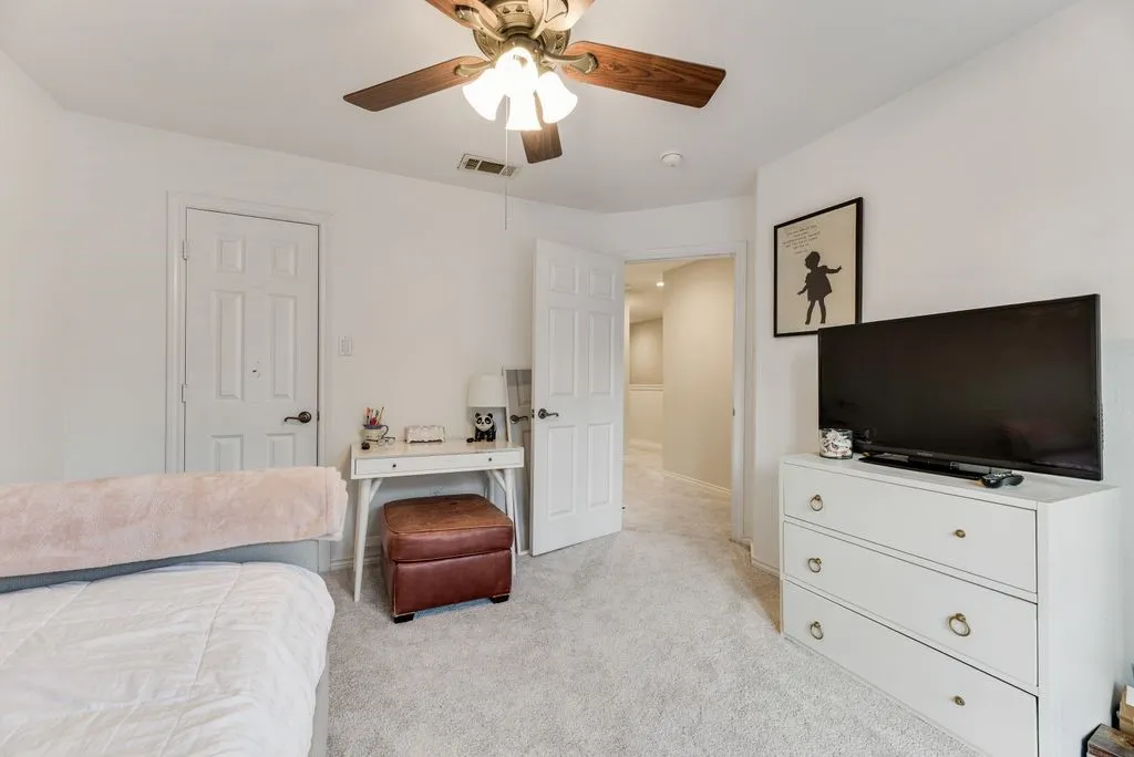 Townhouse For Sale in Dallas County , 9412 Timberleaf Drive, Dallas, Texas 75243, 3 Bedroom, 3 Bathroom, 1 Garage spaces, 2,004 Sqft, built in 1971, Price $325,000, mls#21282901, Real Estate Agent in Dallas, Homes For Sale in Dallas county, Homes For Sale in Dallas, Realtor in Dallas Texas, Real Estate Brokerage Independent Realty Texas, Luminita Cordes Realtor