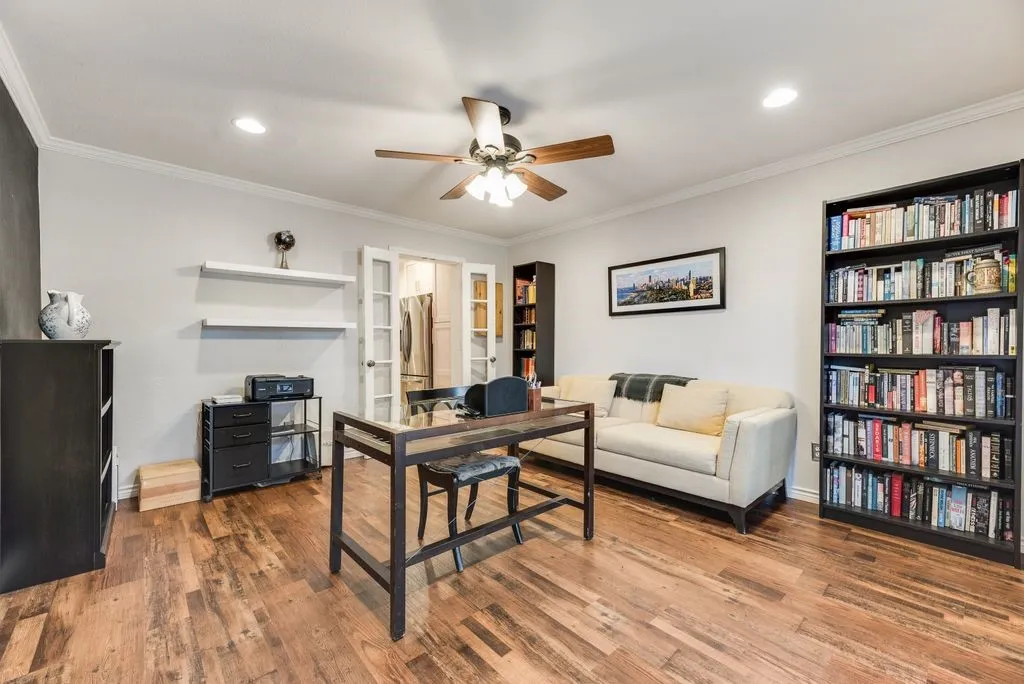 Townhouse For Sale in Dallas County , 9412 Timberleaf Drive, Dallas, Texas 75243, 3 Bedroom, 3 Bathroom, 1 Garage spaces, 2,004 Sqft, built in 1971, Price $325,000, mls#21282901, Real Estate Agent in Dallas, Homes For Sale in Dallas county, Homes For Sale in Dallas, Realtor in Dallas Texas, Real Estate Brokerage Independent Realty Texas, Luminita Cordes Realtor