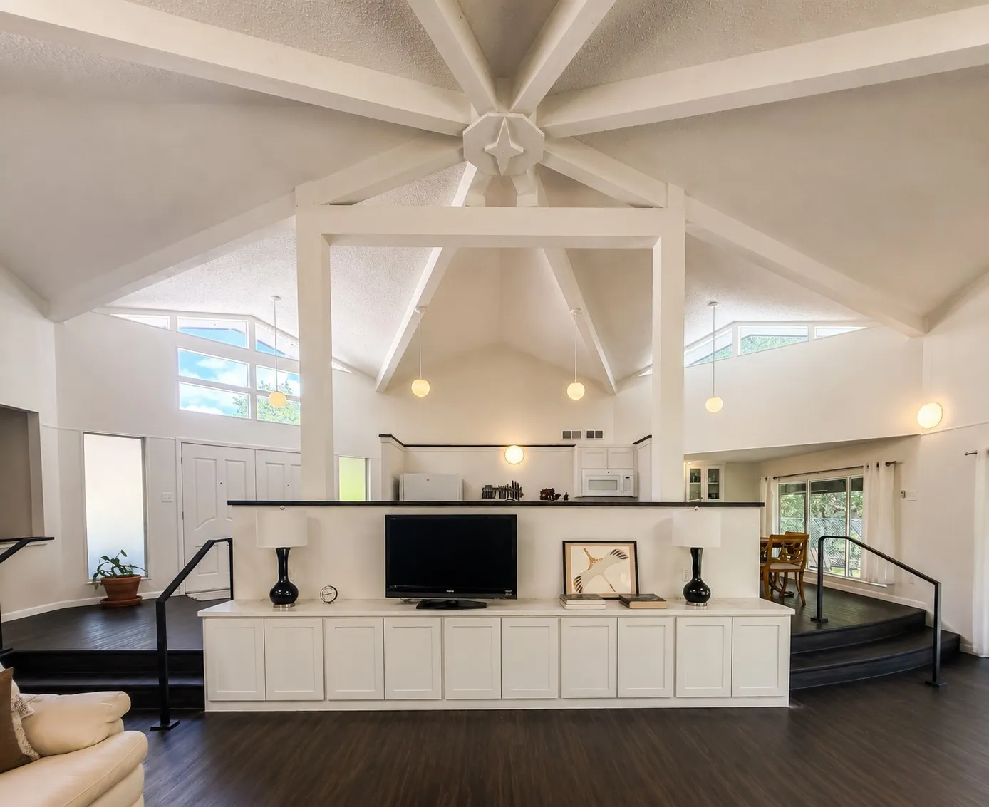 Single Family Residence For Sale in Palo Pinto County , 705 10th Street NW, Mineral Wells, Texas 76067, 3 Bedroom, 3 Bathroom, 2 Garage spaces, 3,034 Sqft, built in 1970, Price $388,900, mls#21282344, Real Estate Agent in Mineral Wells, Homes For Sale in Palo Pinto county, Homes For Sale in Mineral Wells, Realtor in Mineral Wells Texas, Real Estate Brokerage Independent Realty Texas, Luminita Cordes Realtor