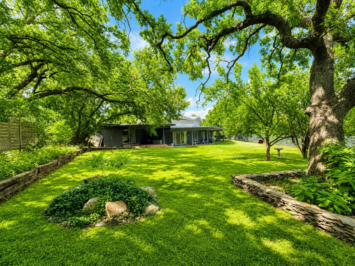 Single Family Residence For Sale in Palo Pinto County , 705 10th Street NW, Mineral Wells, Texas 76067, 3 Bedroom, 3 Bathroom, 2 Garage spaces, 3,034 Sqft, built in 1970, Price $388,900, mls#21282344, Real Estate Agent in Mineral Wells, Homes For Sale in Palo Pinto county, Homes For Sale in Mineral Wells, Realtor in Mineral Wells Texas, Real Estate Brokerage Independent Realty Texas, Luminita Cordes Realtor