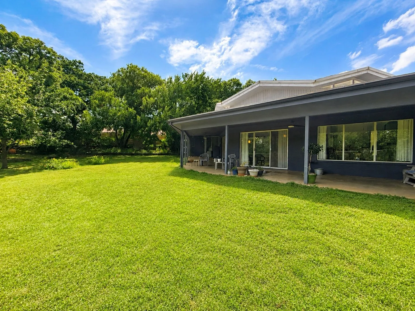 Single Family Residence For Sale in Palo Pinto County , 705 10th Street NW, Mineral Wells, Texas 76067, 3 Bedroom, 3 Bathroom, 2 Garage spaces, 3,034 Sqft, built in 1970, Price $388,900, mls#21282344, Real Estate Agent in Mineral Wells, Homes For Sale in Palo Pinto county, Homes For Sale in Mineral Wells, Realtor in Mineral Wells Texas, Real Estate Brokerage Independent Realty Texas, Luminita Cordes Realtor