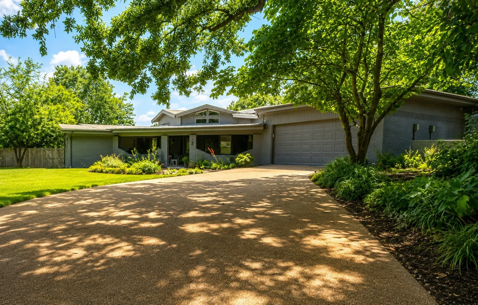 Single Family Residence For Sale in Palo Pinto County , 705 10th Street NW, Mineral Wells, Texas 76067, 3 Bedroom, 3 Bathroom, 2 Garage spaces, 3,034 Sqft, built in 1970, Price $388,900, mls#21282344, Real Estate Agent in Mineral Wells, Homes For Sale in Palo Pinto county, Homes For Sale in Mineral Wells, Realtor in Mineral Wells Texas, Real Estate Brokerage Independent Realty Texas, Luminita Cordes Realtor