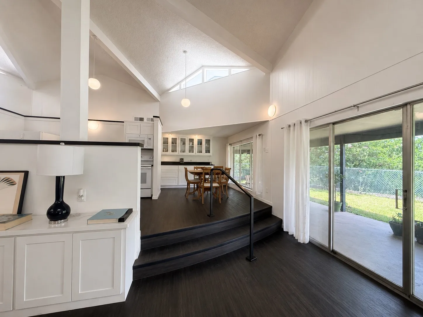 Single Family Residence For Sale in Palo Pinto County , 705 10th Street NW, Mineral Wells, Texas 76067, 3 Bedroom, 3 Bathroom, 2 Garage spaces, 3,034 Sqft, built in 1970, Price $388,900, mls#21282344, Real Estate Agent in Mineral Wells, Homes For Sale in Palo Pinto county, Homes For Sale in Mineral Wells, Realtor in Mineral Wells Texas, Real Estate Brokerage Independent Realty Texas, Luminita Cordes Realtor