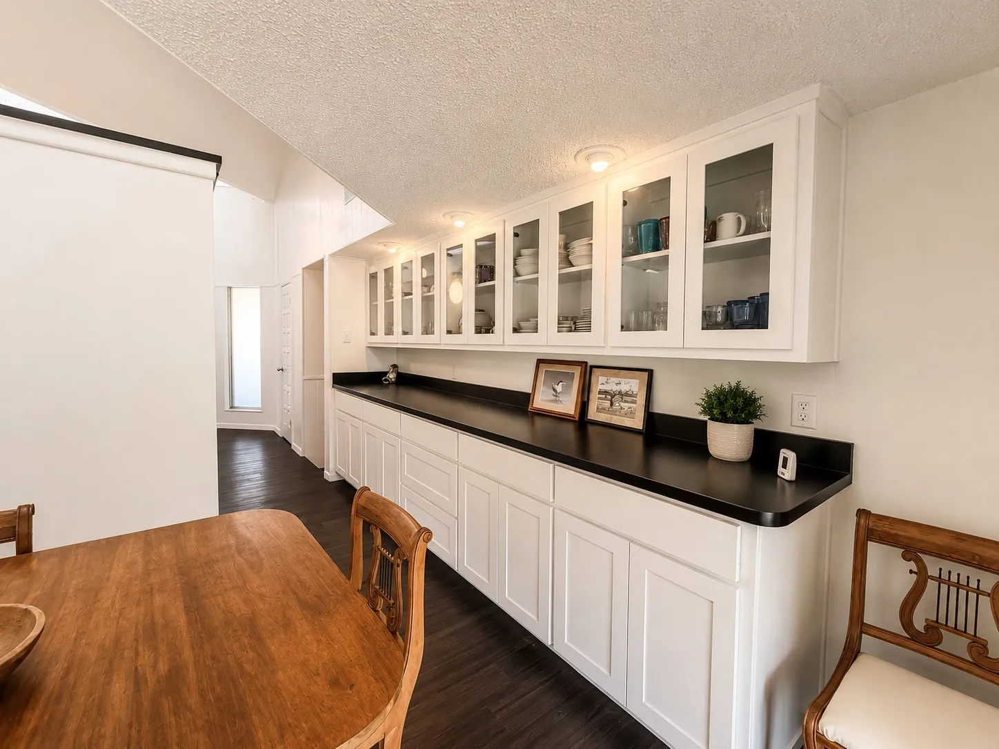 Single Family Residence For Sale in Palo Pinto County , 705 10th Street NW, Mineral Wells, Texas 76067, 3 Bedroom, 3 Bathroom, 2 Garage spaces, 3,034 Sqft, built in 1970, Price $388,900, mls#21282344, Real Estate Agent in Mineral Wells, Homes For Sale in Palo Pinto county, Homes For Sale in Mineral Wells, Realtor in Mineral Wells Texas, Real Estate Brokerage Independent Realty Texas, Luminita Cordes Realtor