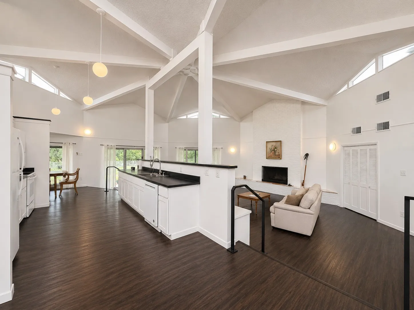 Single Family Residence For Sale in Palo Pinto County , 705 10th Street NW, Mineral Wells, Texas 76067, 3 Bedroom, 3 Bathroom, 2 Garage spaces, 3,034 Sqft, built in 1970, Price $388,900, mls#21282344, Real Estate Agent in Mineral Wells, Homes For Sale in Palo Pinto county, Homes For Sale in Mineral Wells, Realtor in Mineral Wells Texas, Real Estate Brokerage Independent Realty Texas, Luminita Cordes Realtor