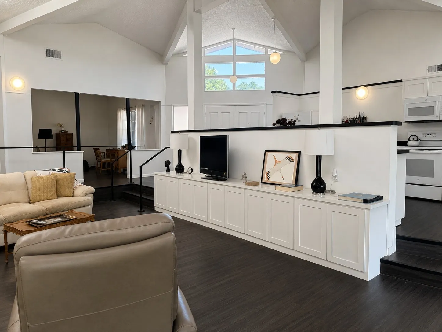 Single Family Residence For Sale in Palo Pinto County , 705 10th Street NW, Mineral Wells, Texas 76067, 3 Bedroom, 3 Bathroom, 2 Garage spaces, 3,034 Sqft, built in 1970, Price $388,900, mls#21282344, Real Estate Agent in Mineral Wells, Homes For Sale in Palo Pinto county, Homes For Sale in Mineral Wells, Realtor in Mineral Wells Texas, Real Estate Brokerage Independent Realty Texas, Luminita Cordes Realtor
