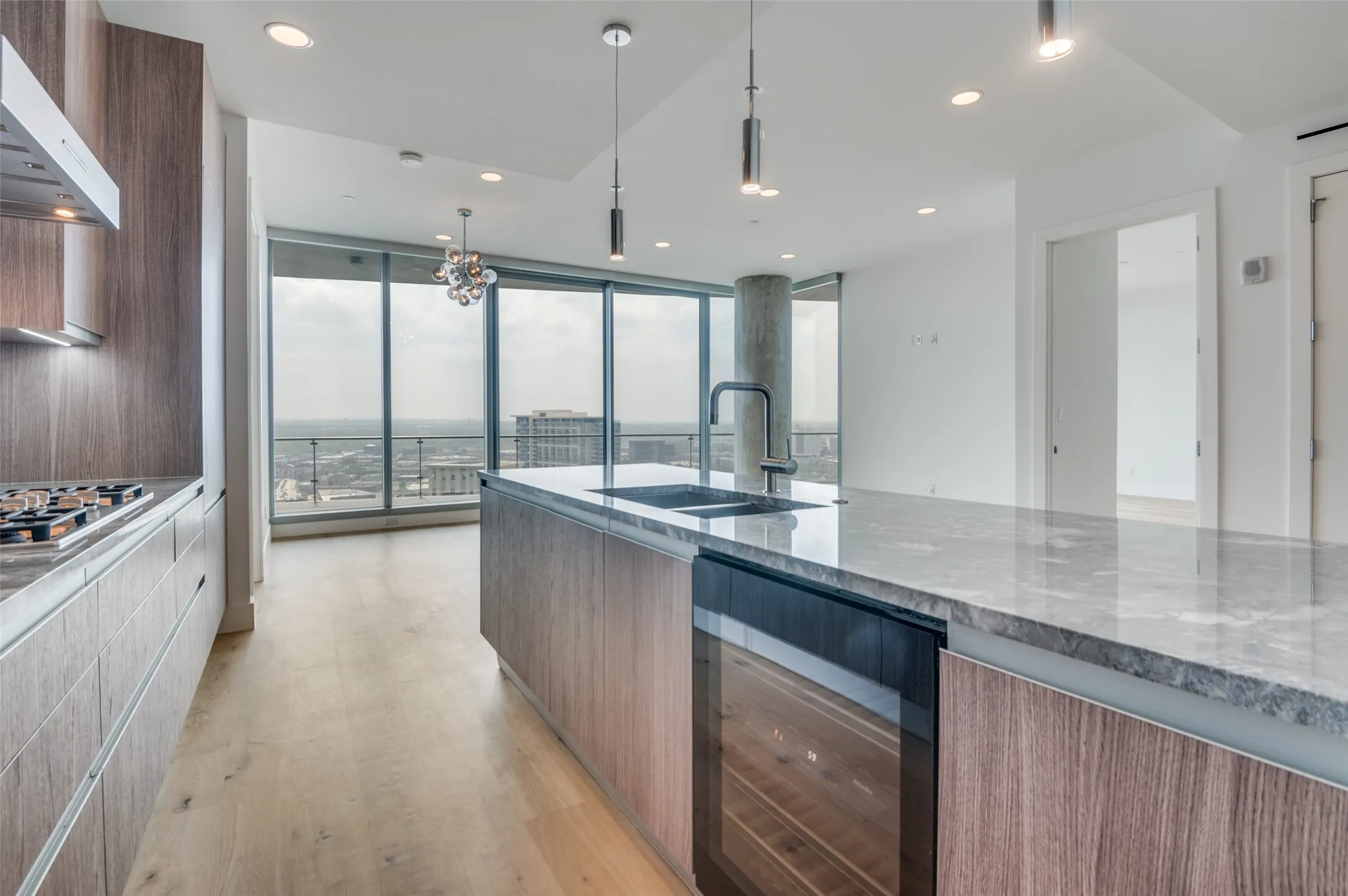 Condominium For Sale in Dallas County , 3130 N Harwood Street 1802, Dallas, Texas 75201, 2 Bedroom, 3 Bathroom, 2 Garage spaces, 1,527 Sqft, built in 2015, Price $979,000, mls#21282333, Real Estate Agent in Dallas, Homes For Sale in Dallas county, Homes For Sale in Dallas, Realtor in Dallas Texas, Real Estate Brokerage Independent Realty Texas, Luminita Cordes Realtor