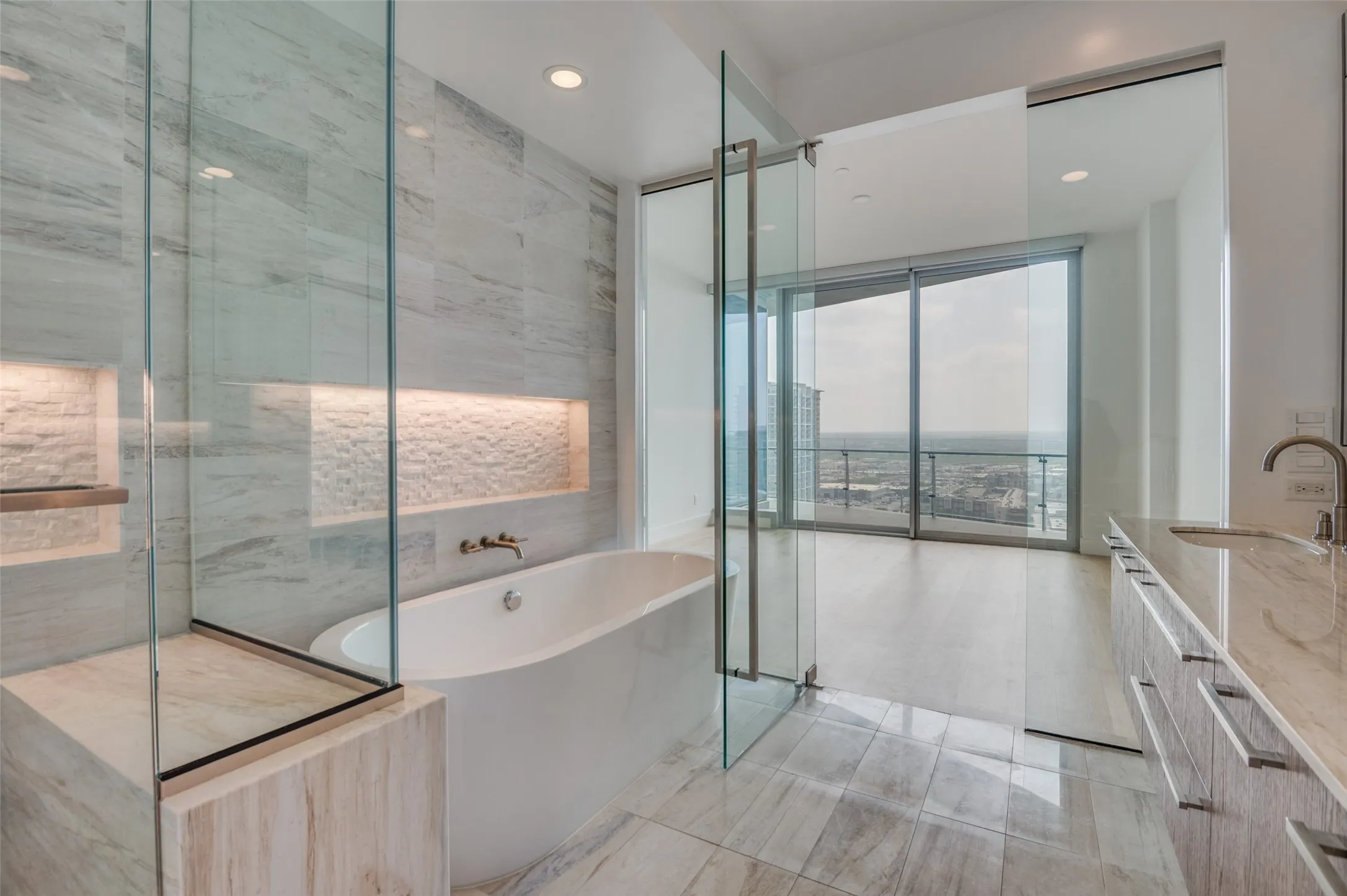 Condominium For Sale in Dallas County , 3130 N Harwood Street 1802, Dallas, Texas 75201, 2 Bedroom, 3 Bathroom, 2 Garage spaces, 1,527 Sqft, built in 2015, Price $979,000, mls#21282333, Real Estate Agent in Dallas, Homes For Sale in Dallas county, Homes For Sale in Dallas, Realtor in Dallas Texas, Real Estate Brokerage Independent Realty Texas, Luminita Cordes Realtor