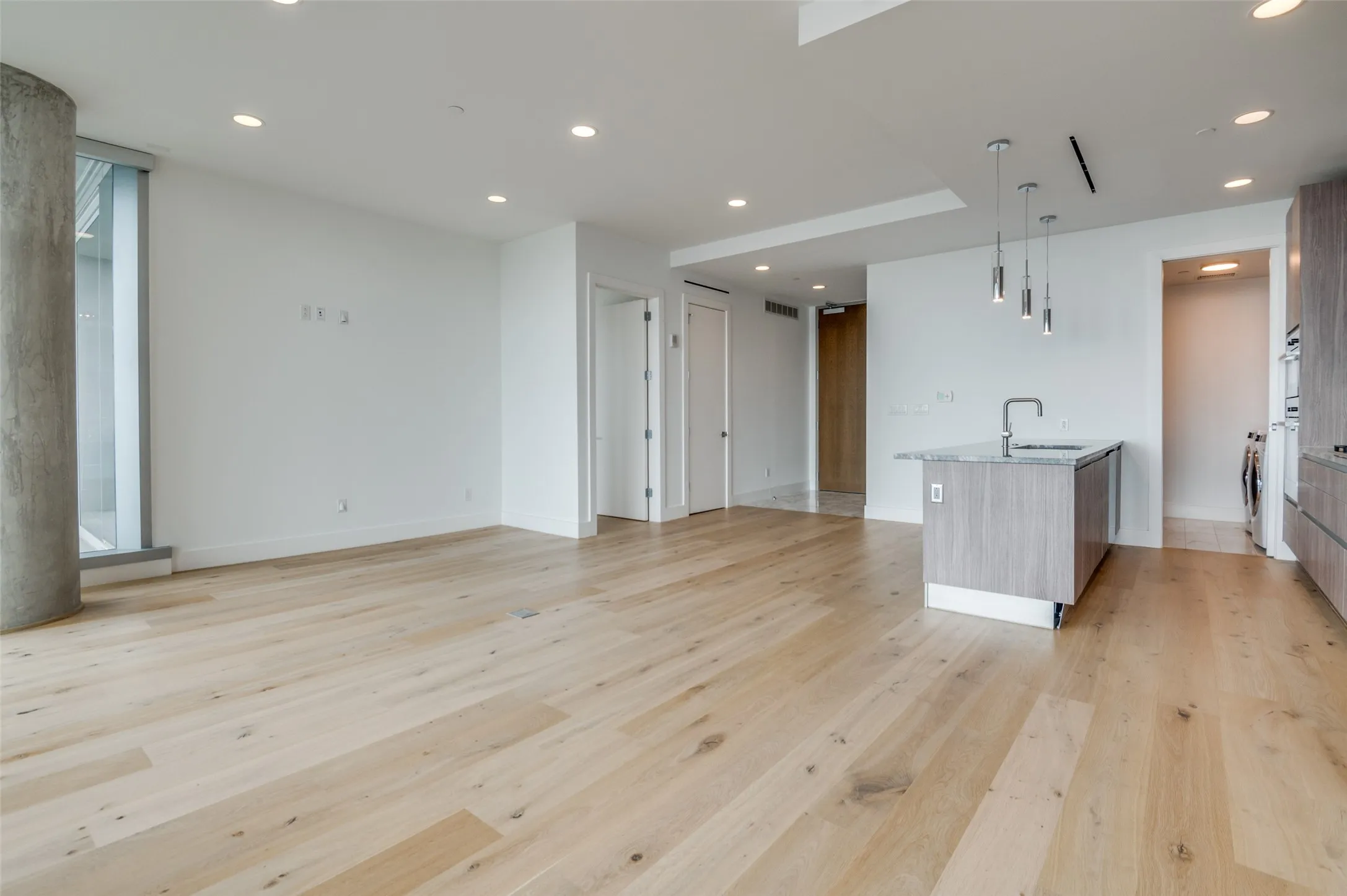 Condominium For Sale in Dallas County , 3130 N Harwood Street 1802, Dallas, Texas 75201, 2 Bedroom, 3 Bathroom, 2 Garage spaces, 1,527 Sqft, built in 2015, Price $979,000, mls#21282333, Real Estate Agent in Dallas, Homes For Sale in Dallas county, Homes For Sale in Dallas, Realtor in Dallas Texas, Real Estate Brokerage Independent Realty Texas, Luminita Cordes Realtor