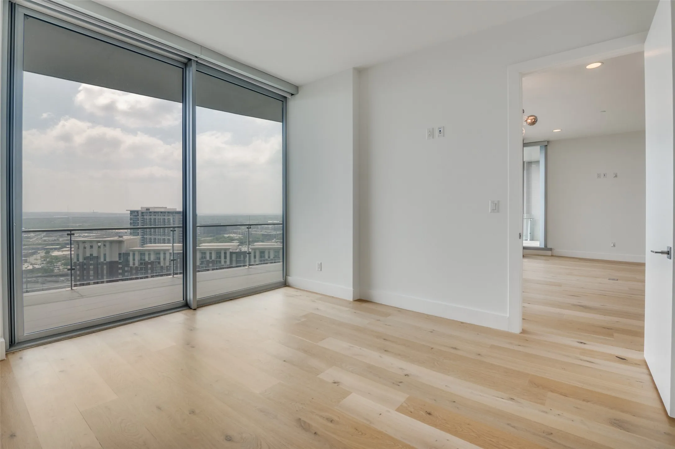 Condominium For Sale in Dallas County , 3130 N Harwood Street 1802, Dallas, Texas 75201, 2 Bedroom, 3 Bathroom, 2 Garage spaces, 1,527 Sqft, built in 2015, Price $979,000, mls#21282333, Real Estate Agent in Dallas, Homes For Sale in Dallas county, Homes For Sale in Dallas, Realtor in Dallas Texas, Real Estate Brokerage Independent Realty Texas, Luminita Cordes Realtor