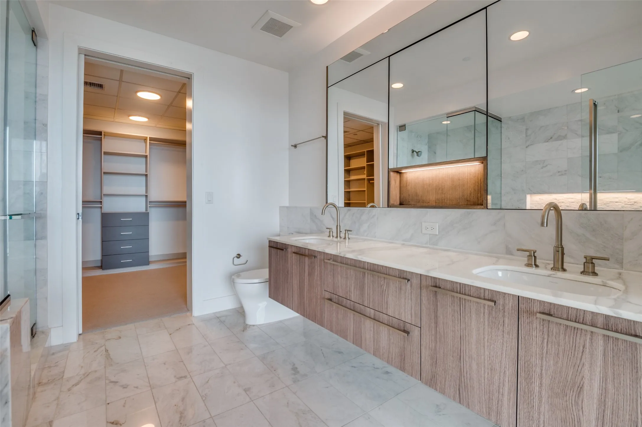 Condominium For Sale in Dallas County , 3130 N Harwood Street 1802, Dallas, Texas 75201, 2 Bedroom, 3 Bathroom, 2 Garage spaces, 1,527 Sqft, built in 2015, Price $979,000, mls#21282333, Real Estate Agent in Dallas, Homes For Sale in Dallas county, Homes For Sale in Dallas, Realtor in Dallas Texas, Real Estate Brokerage Independent Realty Texas, Luminita Cordes Realtor
